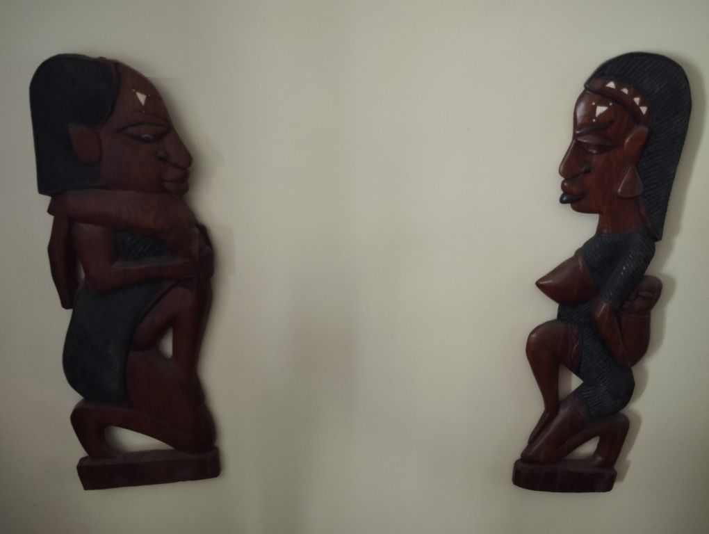Estatueta de madeira