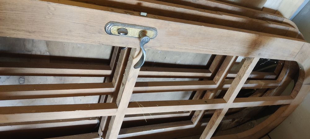 Дубові двері з замком