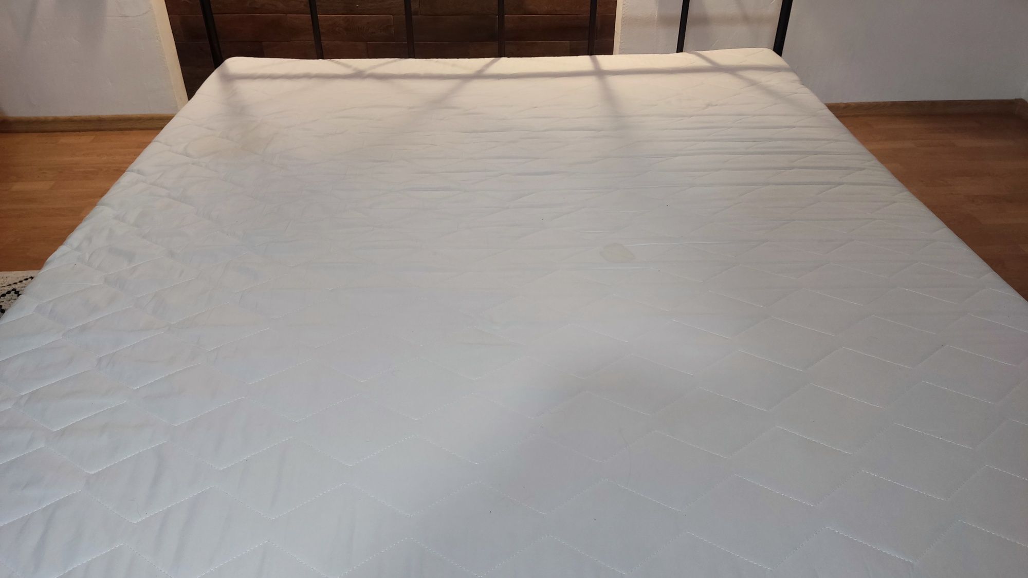Czarne metalowe łóżko ikea sagstua 160x200 stelaż i materac