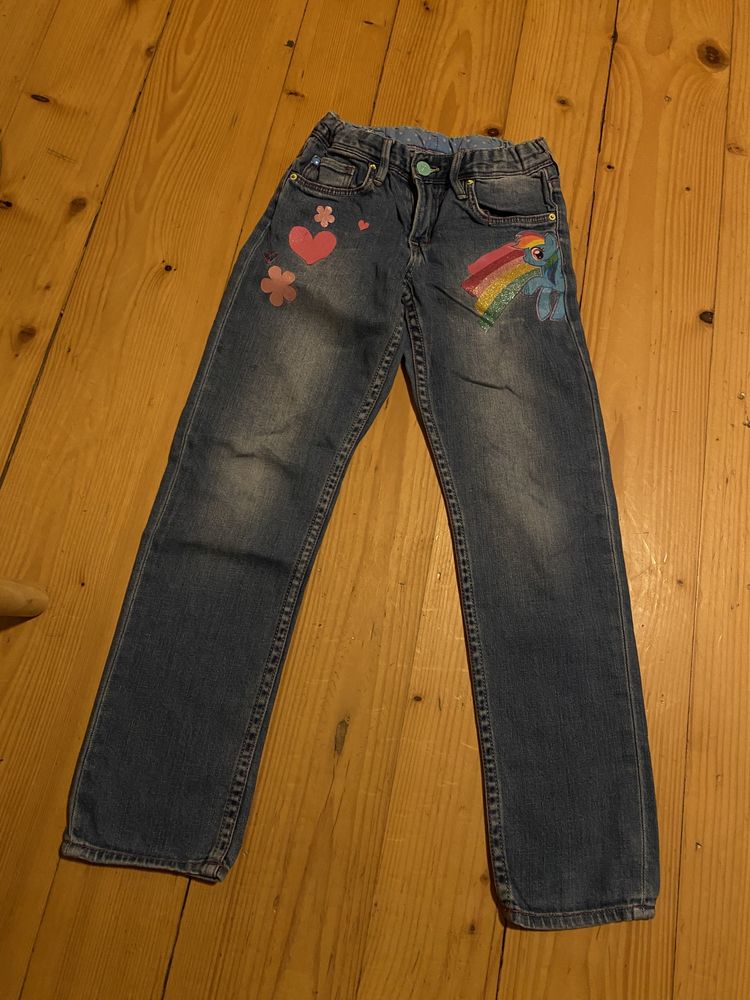 Dziewczece jeansy z nadrukami różowymi r.128 cm