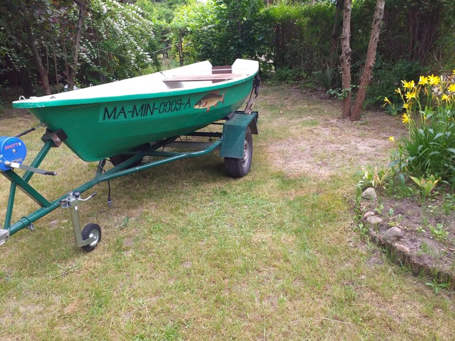 Łódka wędkarska dł 3,80 m szer 1,40 m z zarejestrowaną przyczepką