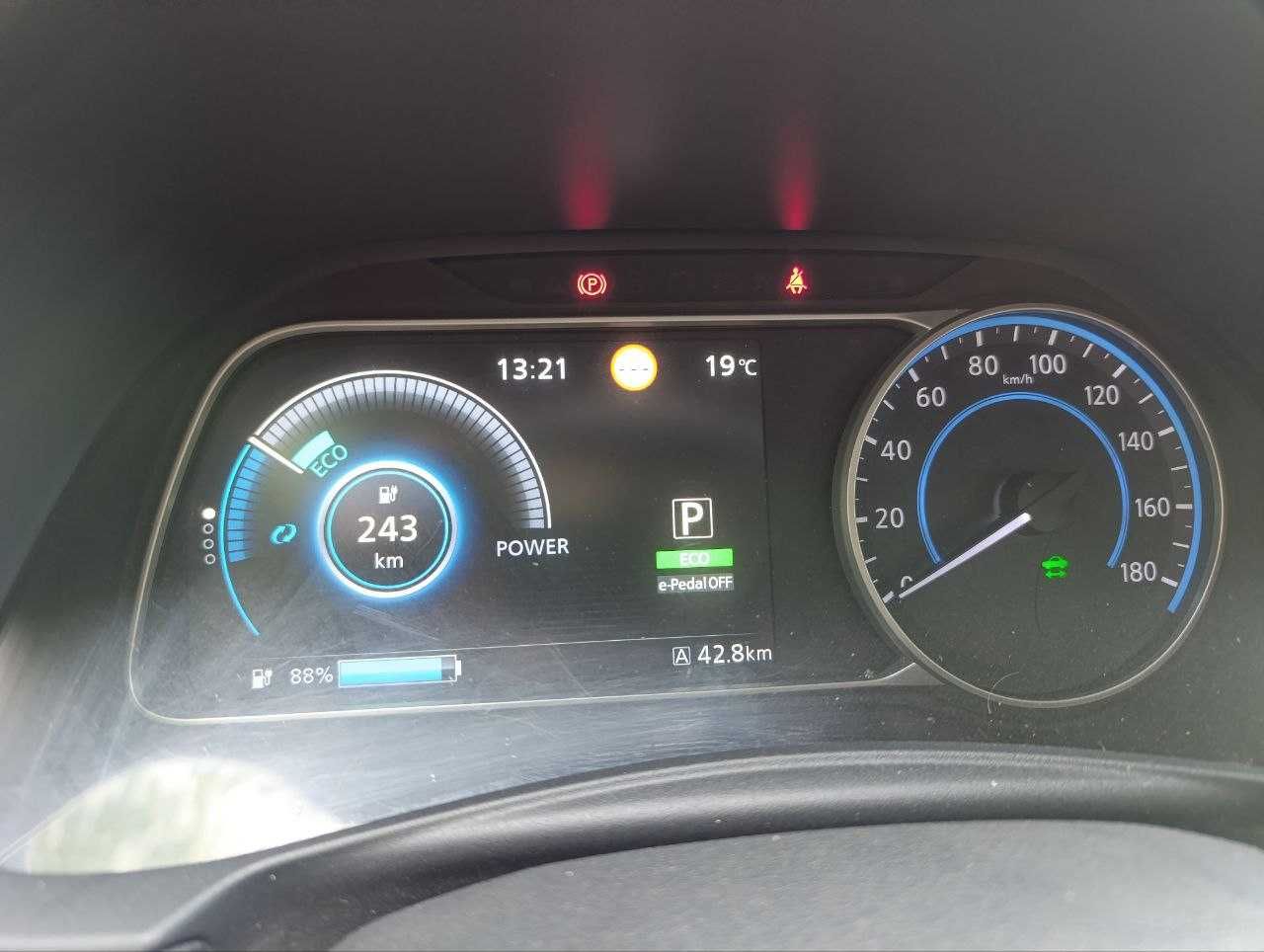 Nissan Leaf аренда авто и Авто под выплату