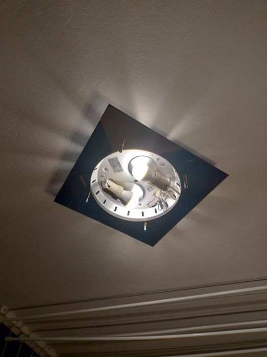 Piękny plafon łazienkowy