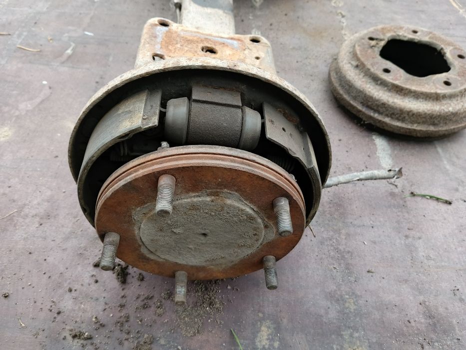 Задній міст Ford Transit 2.5 1986-1991 рік 5 шпильок старого зразка