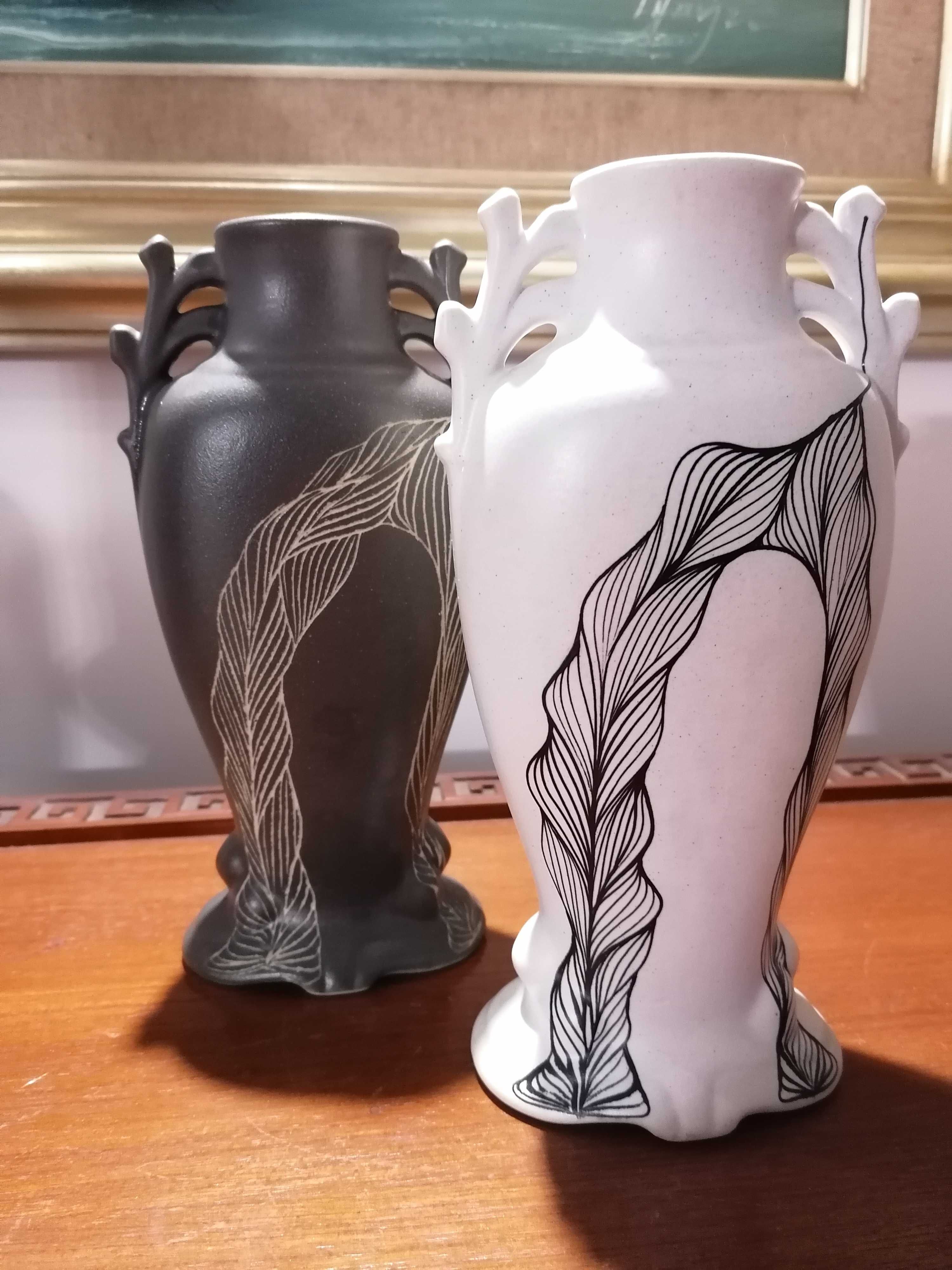 2 jarras em grés vintage, assinadas pelo autor
