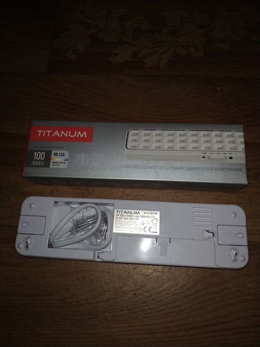 Шара! LED светильник аварийный TITANUM 30 LED 6500K