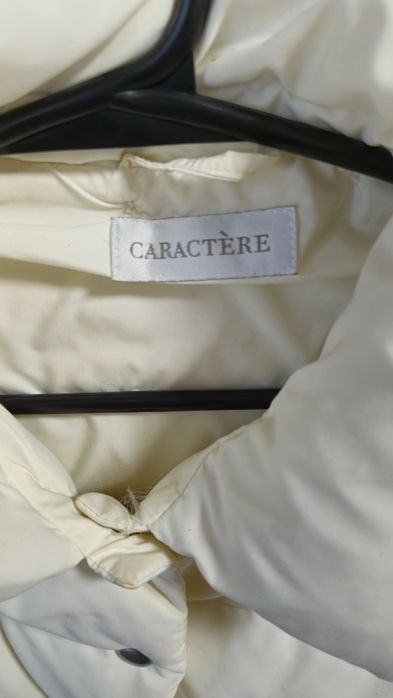 Продам молочний пуховик жіночий