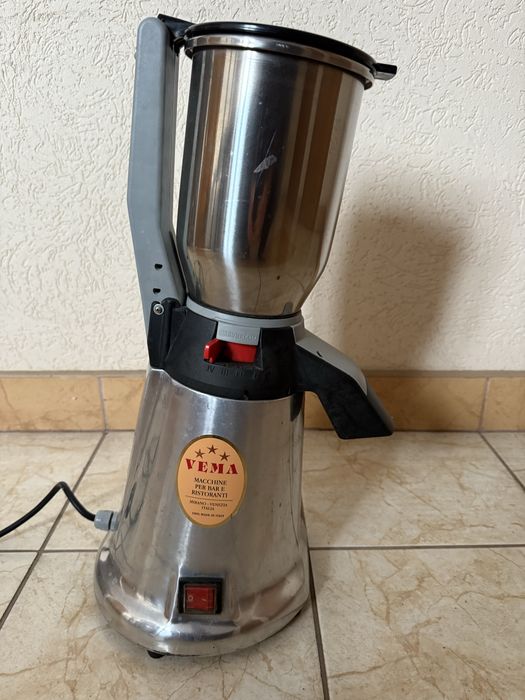 Льодоподрібнювач Vema SG2081