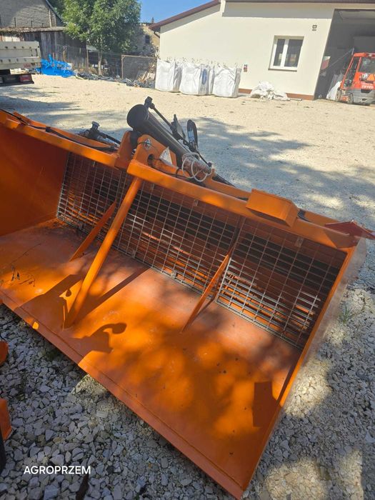 Nowa piaskarka solarka VOLANT 2.0m samozaładowcza na tuz komunalna