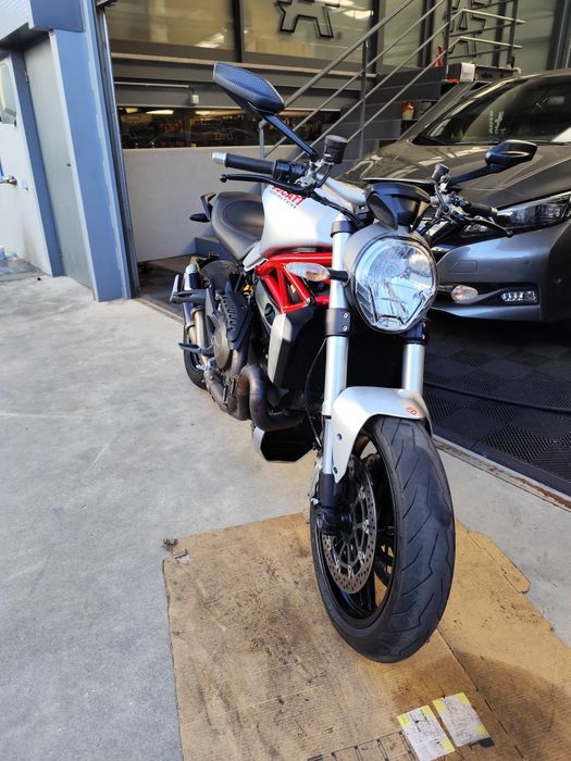 Ducati Monster 1200