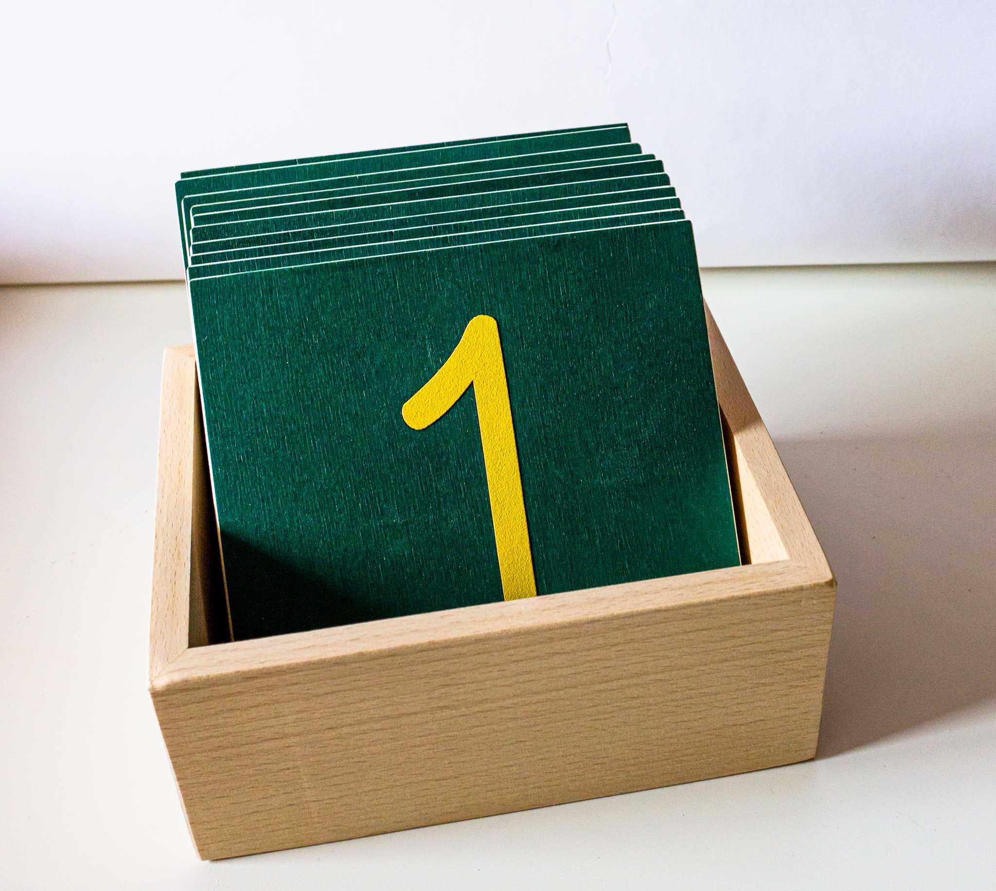 Szorstkie cyfry z pudełkiem Montessori