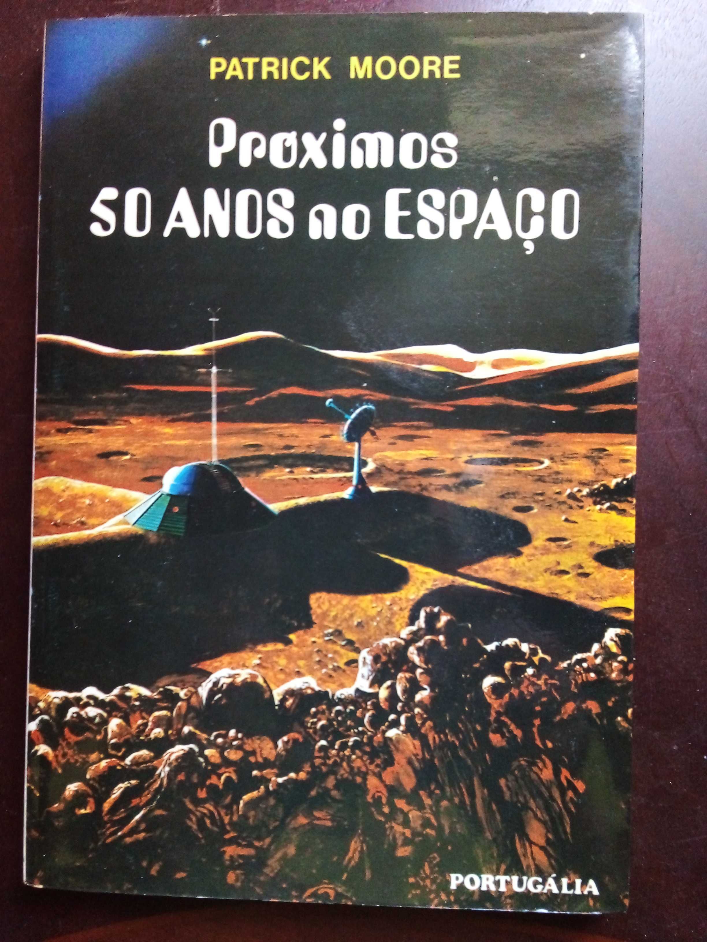 Livro de Patrick Moore com o titulo «Próximos 50 Anos no Espaço»