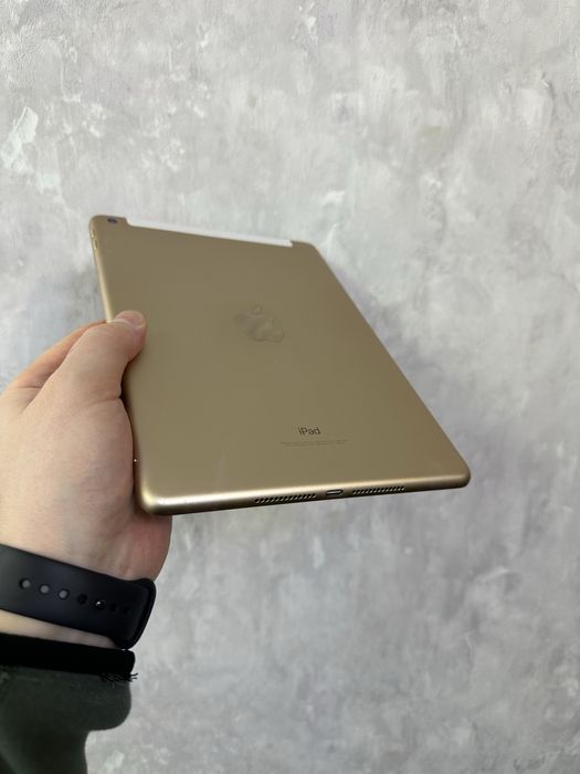 iPad 5, 32 ГБ, Wi-Fi.