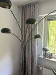 Designerska lampa podłogowa czarna