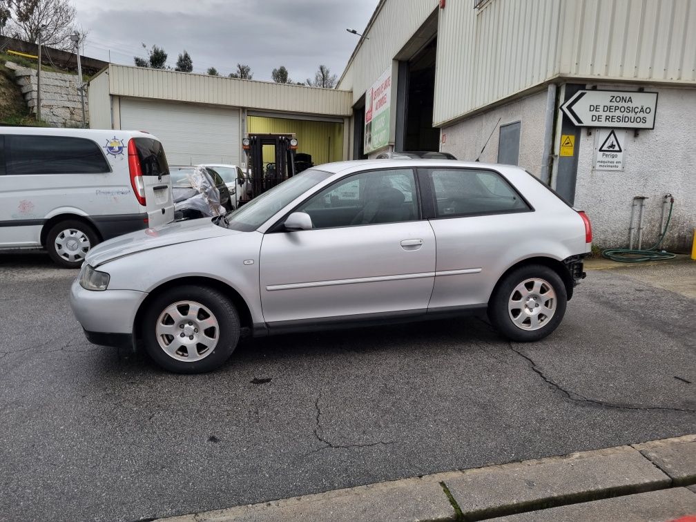 Audi A3 8L 1.6i 8v de 2000 para peças