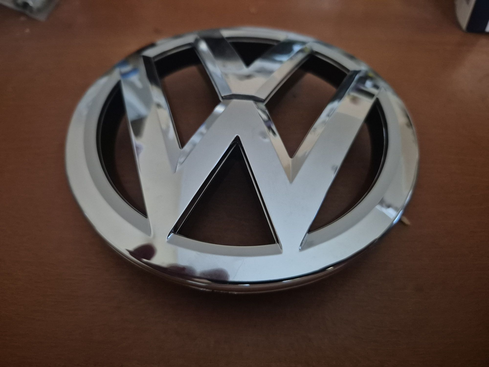 Emblemat VW przód srednica 138mm  Touran ,Golf Plus , Caddy