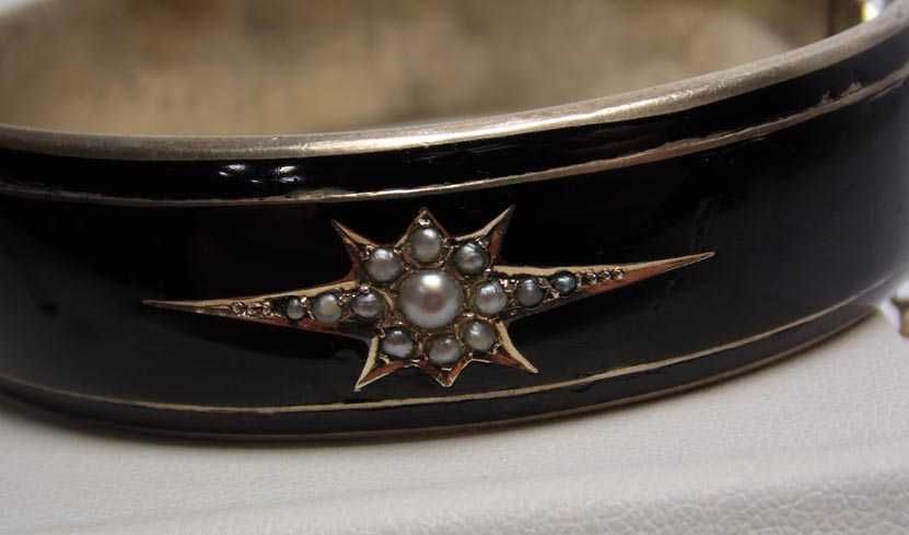 Biedermeier XIX w. bransoletka koło czarna emalia gwiazda z pereł.