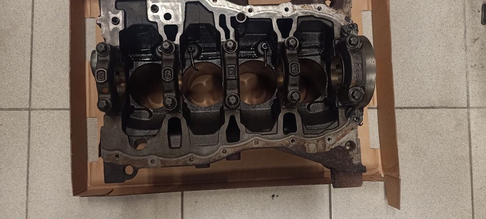 Продам блок к9к з поршнями