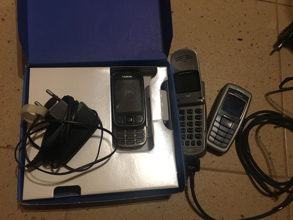 3 NOKIA+ 1 MOTOROLA-3 ładowarki