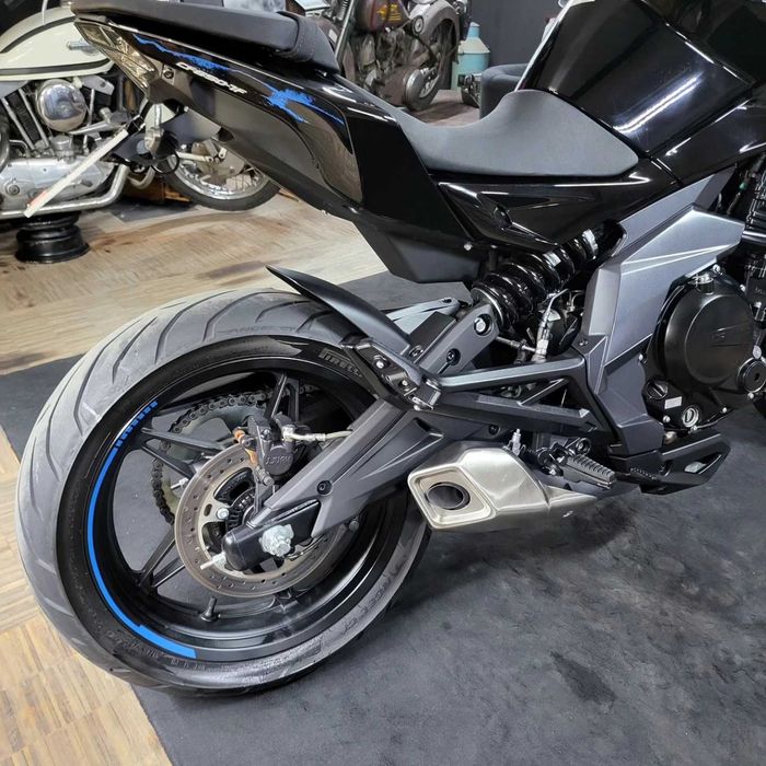 CF Moto NK 650 / 2025