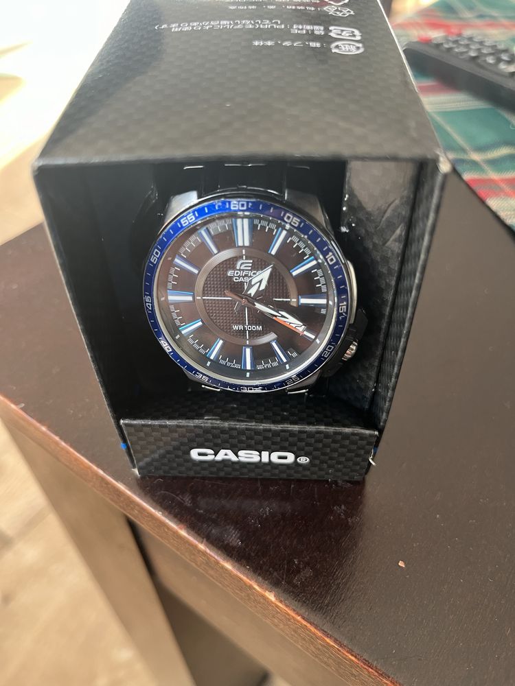 Zegarek firmy CASIO EFR 106