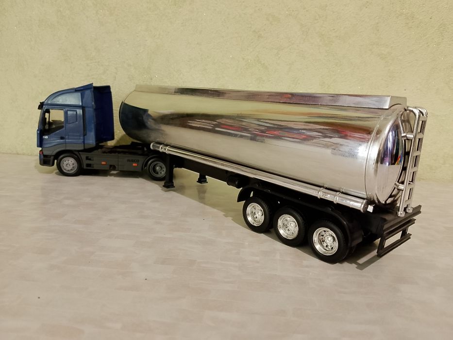 Scania 1 / 4 3 .