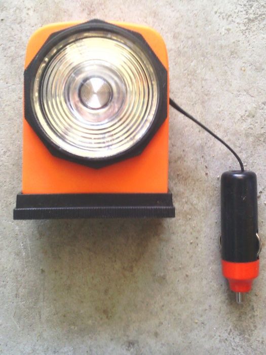 Lanterna para automóvel com ligação ao isqueiro a 12 V com imam