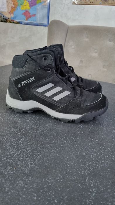 Детские осенние-зимние ботинки-кроссовки Adidas Terrex термо на мальчи