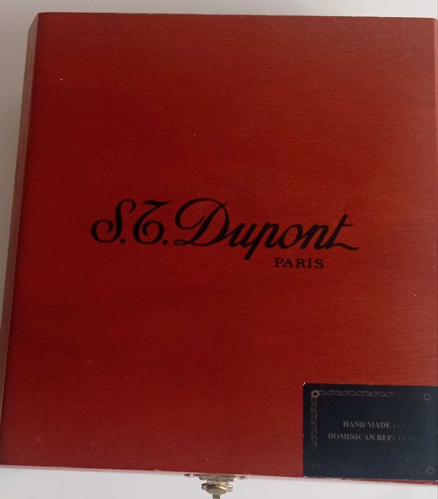 Cedrowe pudełko po cygarach S.T. Dupont