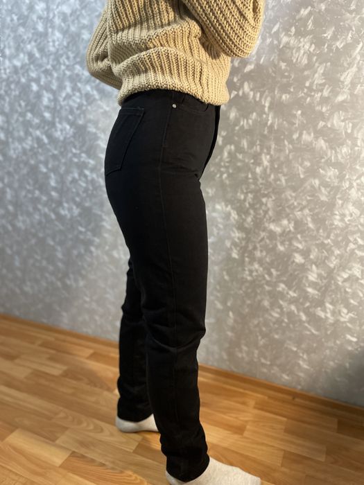 Джинси жіночі МОМ, розмір 38-40,чорного кольору,нові з етикеткою.