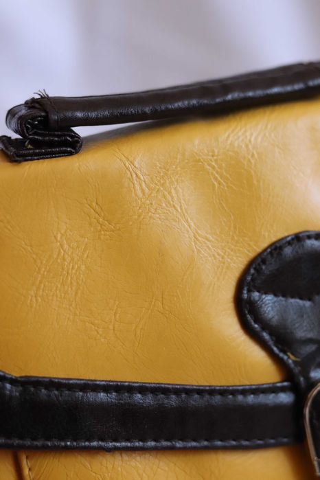 Żółta torba listonoszka A5 w stylu cambridge