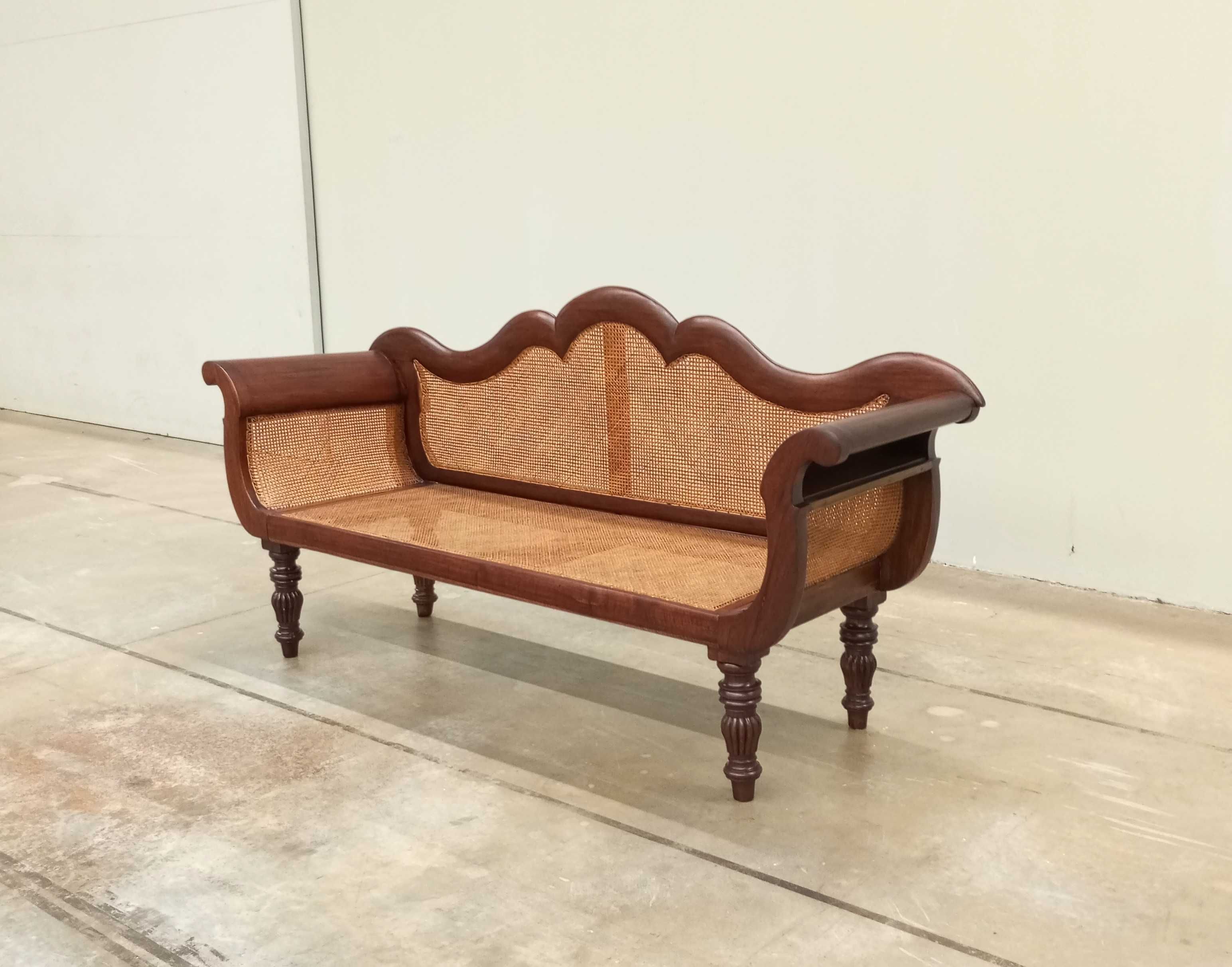 Antigo canapé romântico Português séc. XIX