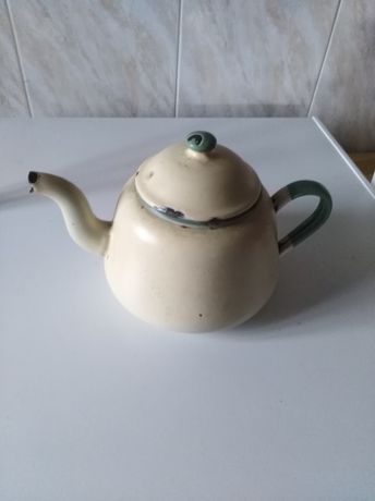 Bule chá antigo em bom estado tenho um pequeno towue