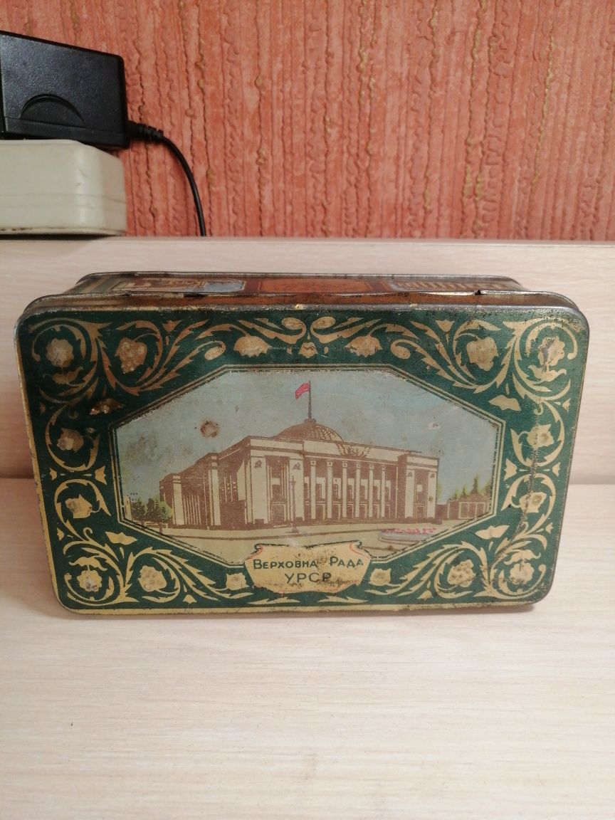 Коробка Верховна Рада УРСР фабрика К. Маркса