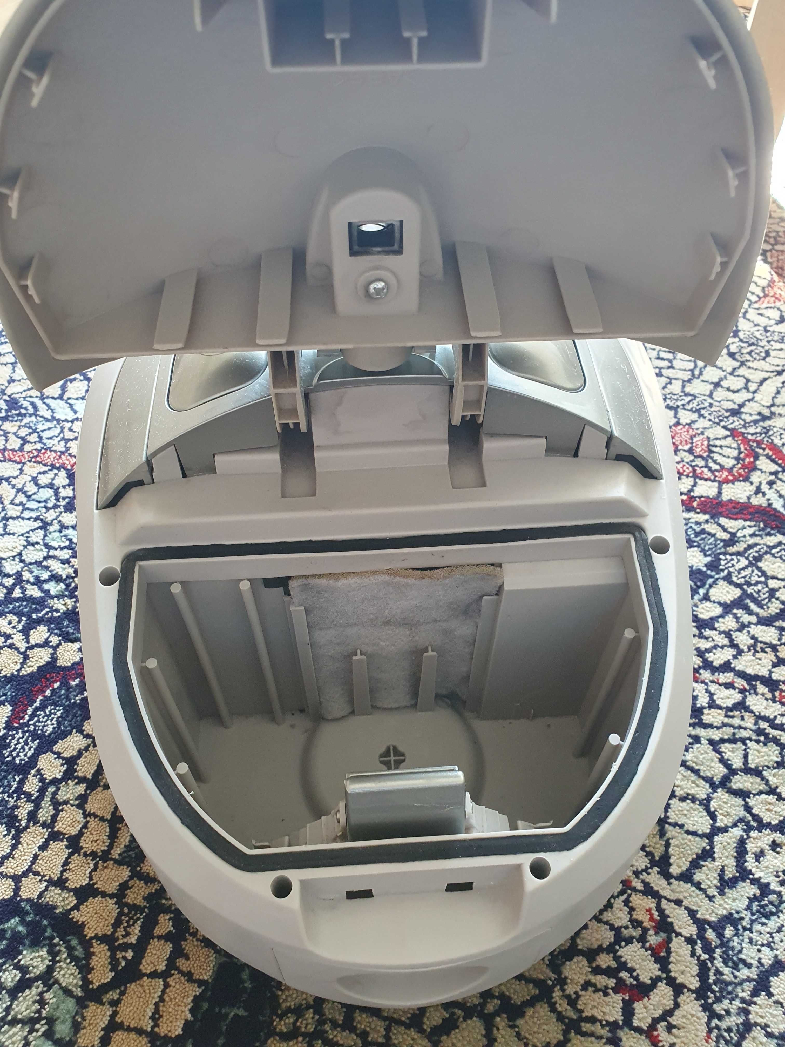Odkurzacz Amica Qubis 1600W. AMICA QUBIS