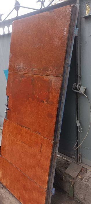 Металлические двери Б/у в хозблок гараж