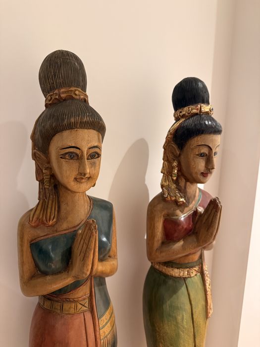 Estatuas em madeiea maciça
