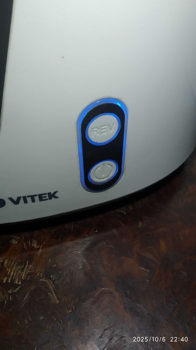 Електрична м'ясорубка Vitek VT-1675