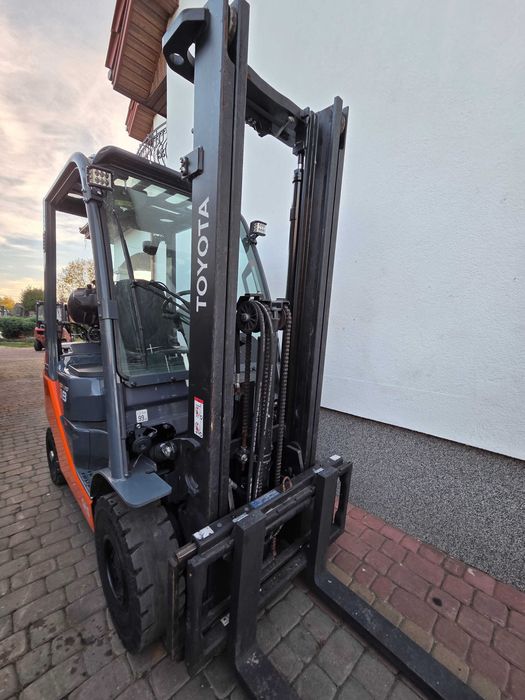 Wózek widłowy TOYOTA 02-8FGF18