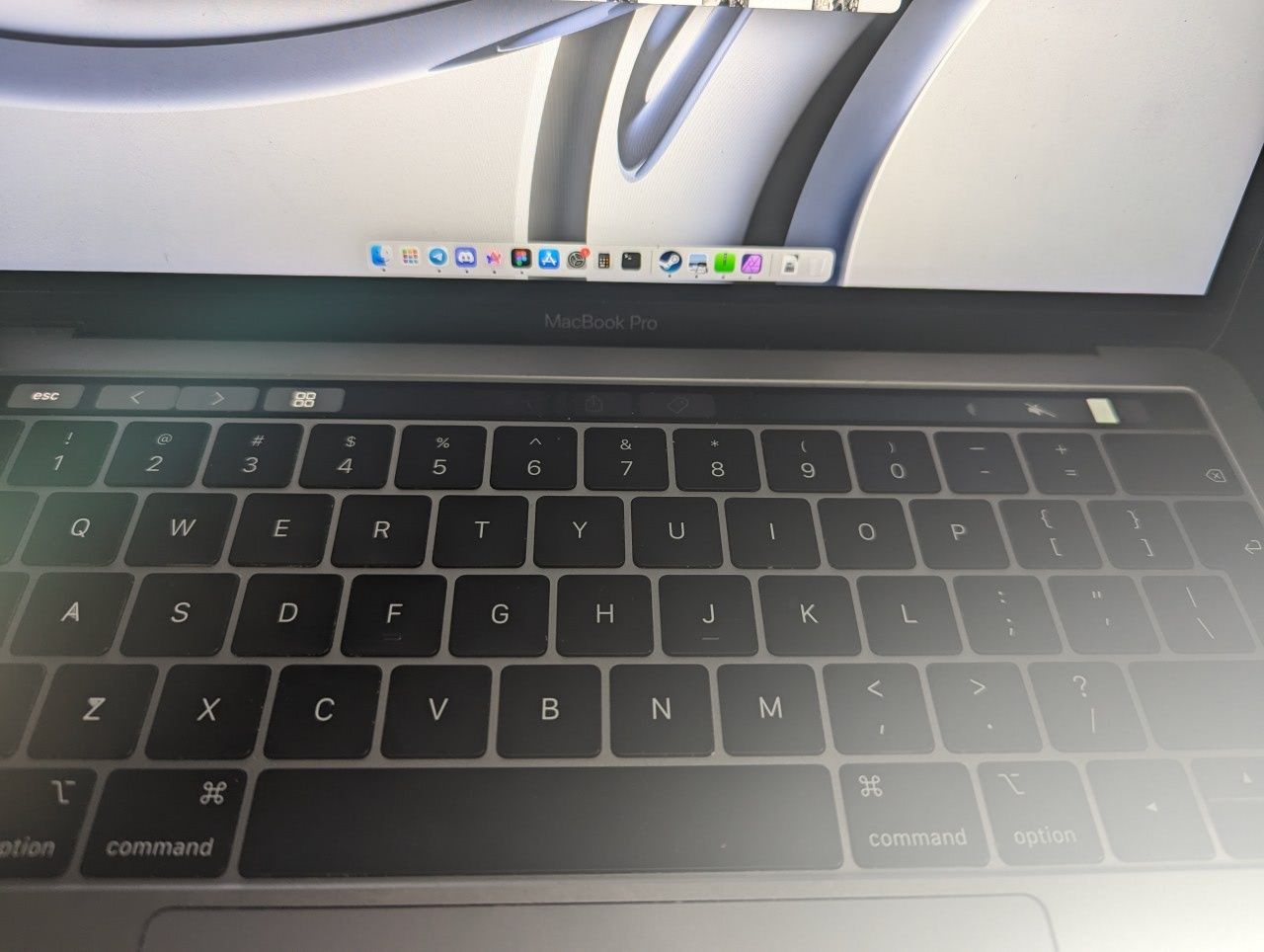 MacBook pro 13" 2018 16gb ram, 256ssd