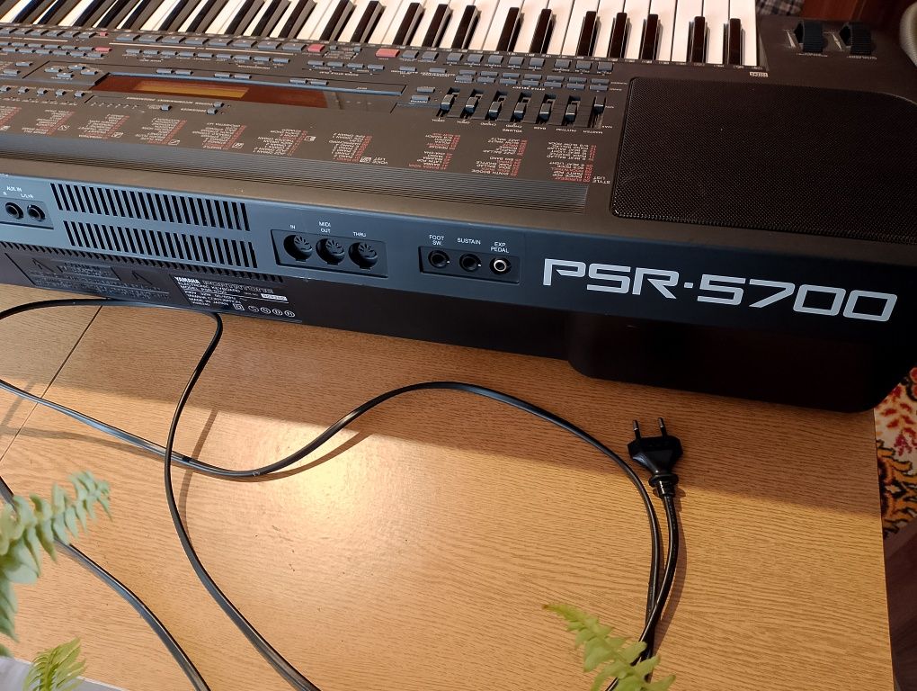 Yamaha psr 5700 keyboard