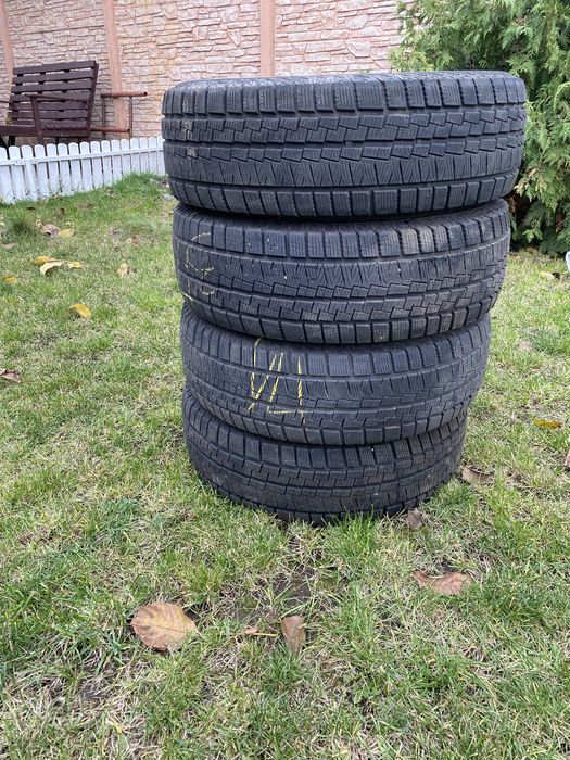 Продам зимний комплект шин 185/65R14