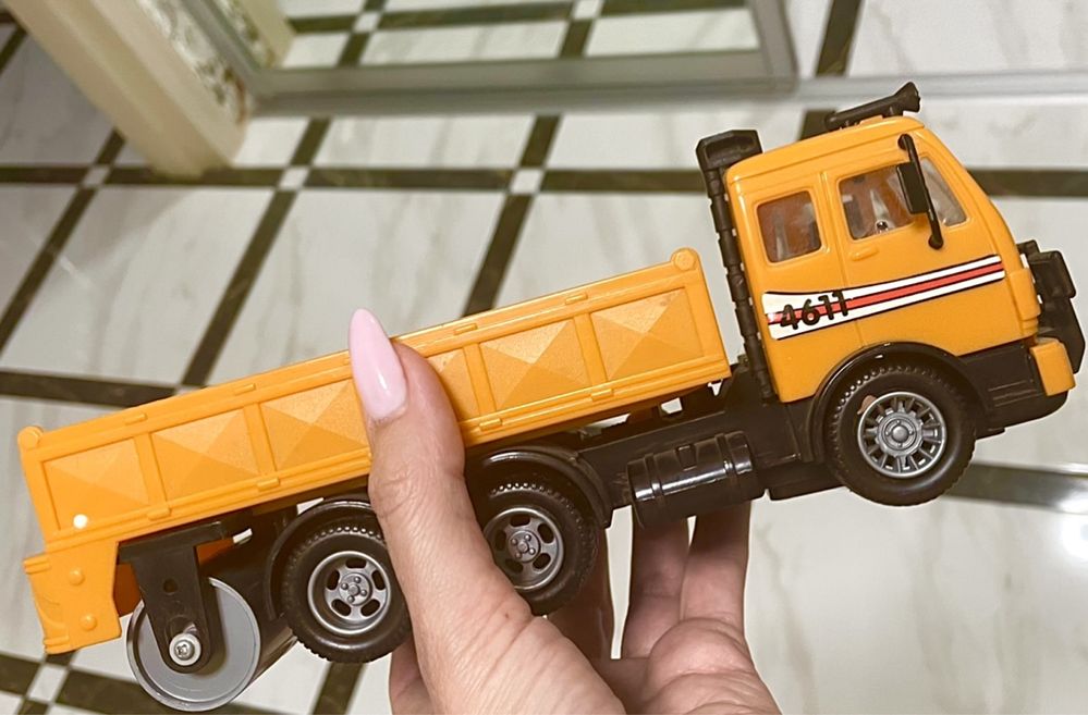 Продам качественные машины игрушки!