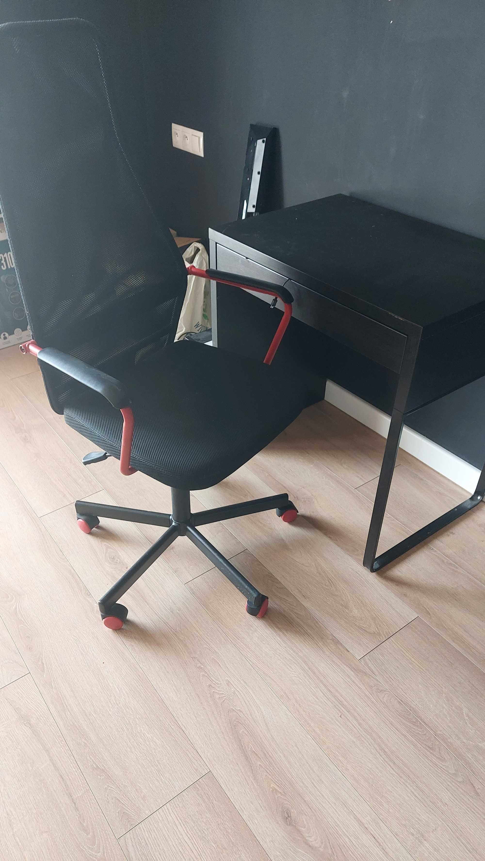 Krzesło gamingowe i biurko komputerowe IKEA