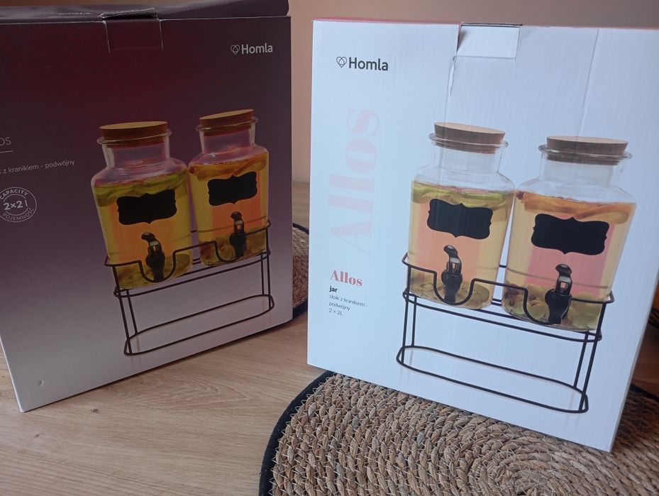 Słoiki z kranem na stojaku