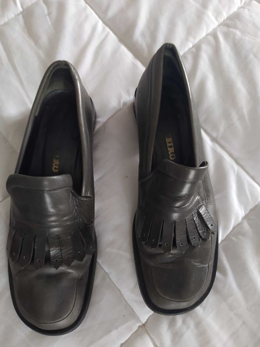 Sapatos senhora em pele.