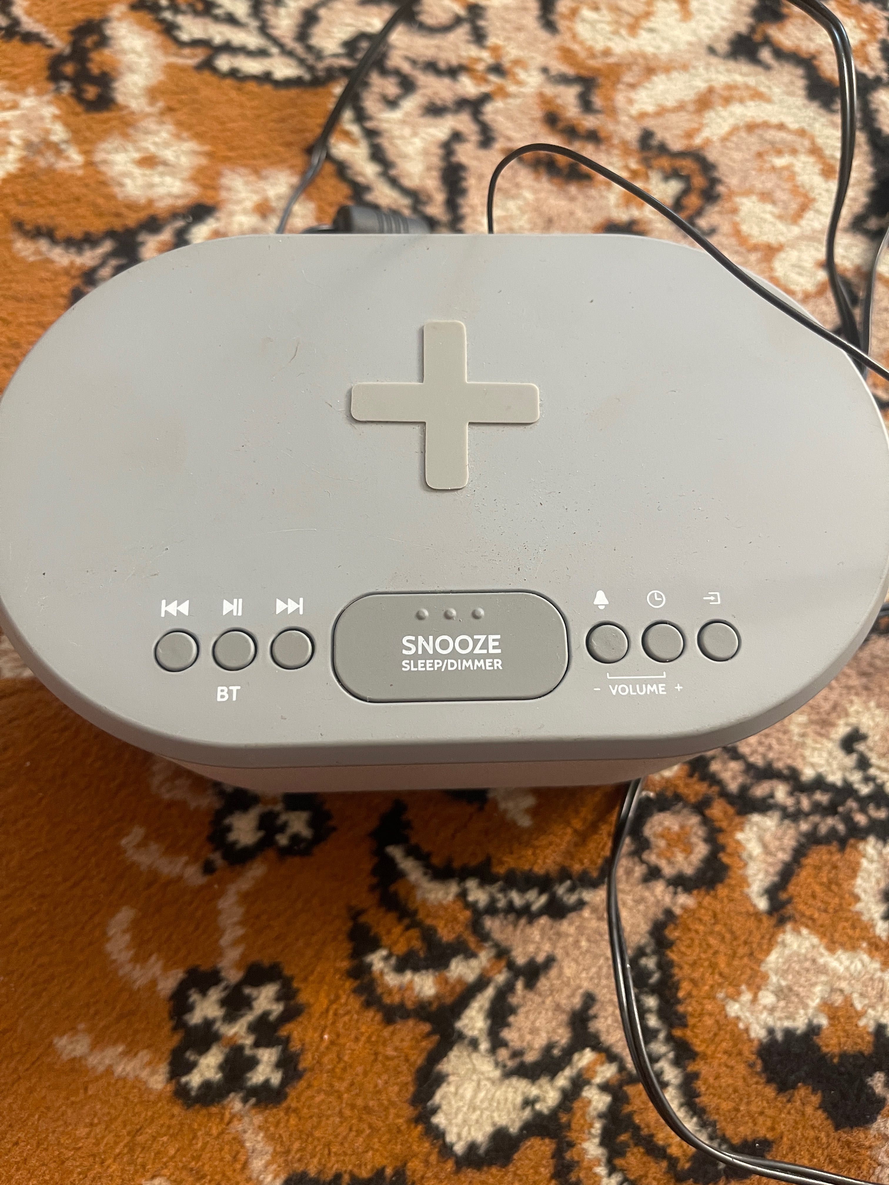i-box Dawn 79224 FM Clock Radio with Bluetooth Wireless Charging