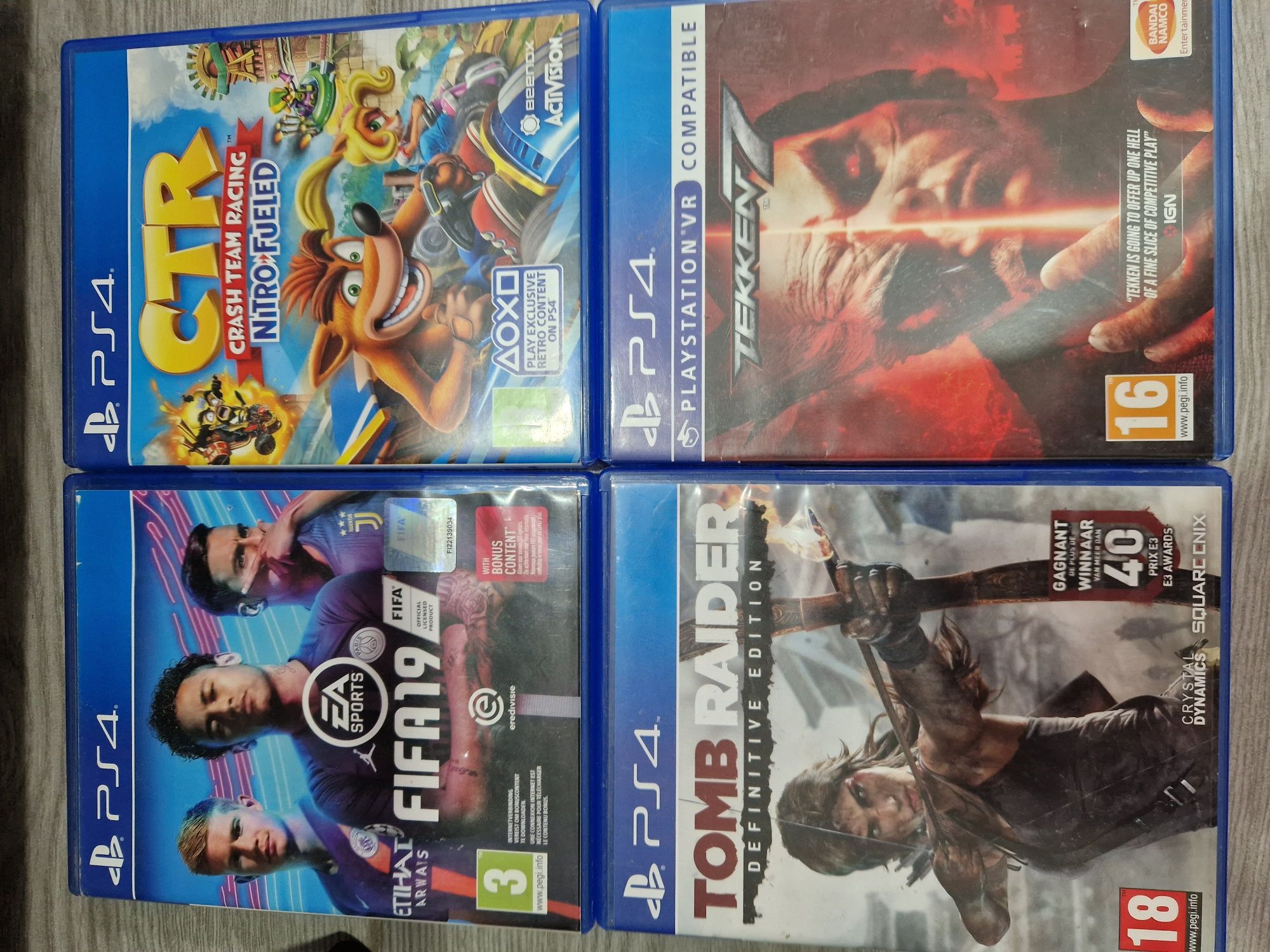 PS4 + 2 Comandos + 4 Jogos
