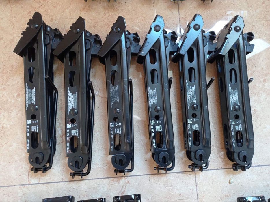 Продам домкрат ОРИГІНАЛЬНИЙ на Опель GM, балонники