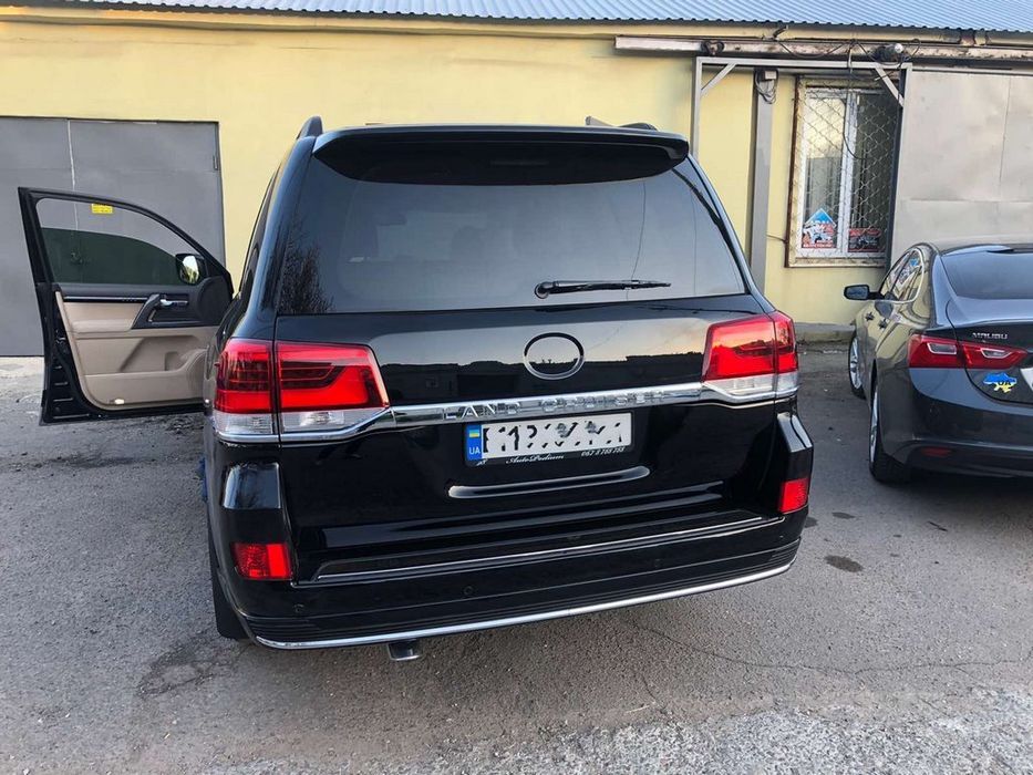 Toyota LandCruiser 200 Комплект рестайлинга на Executive-2019